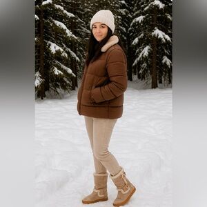 Tory Burch Tan Mellow Shearling Buckle Cozy Boots SZ 7 with Buckle Detail